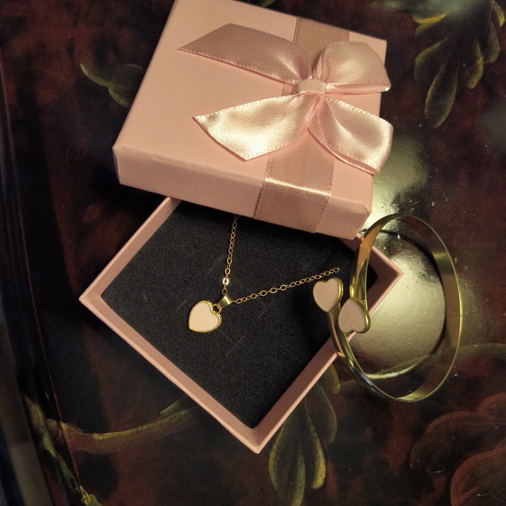 Pretty In Pink Heart 16" Necklace and Bracelet Set New!